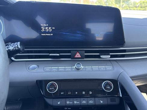 Used 2023 Hyundai Elantra SEL w/ Convenience Package FWD image 12