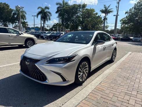 Used 2022 Lexus ES 350 Ultra Luxury w/ Accessory Package 2 FWD image 12
