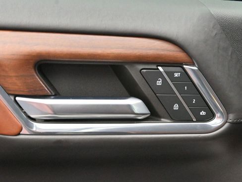 Used 2024 GMC Sierra 2500 Denali Ultimate w/ Max Trailering Package image 11