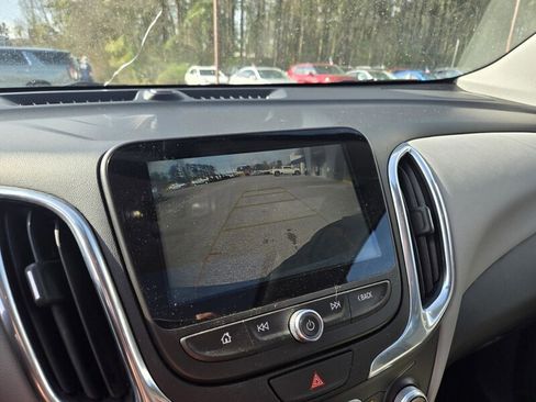 Used 2018 Chevrolet Equinox LT image 17