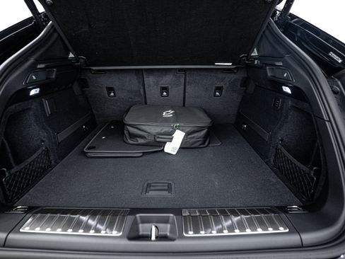 Certified 2025 Porsche Macan 4 Electric image 26