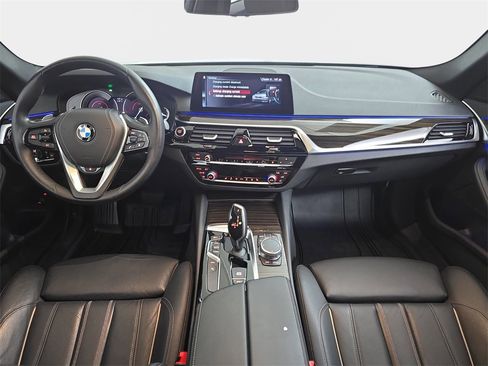 Used 2018 BMW 530e xDrive image 12