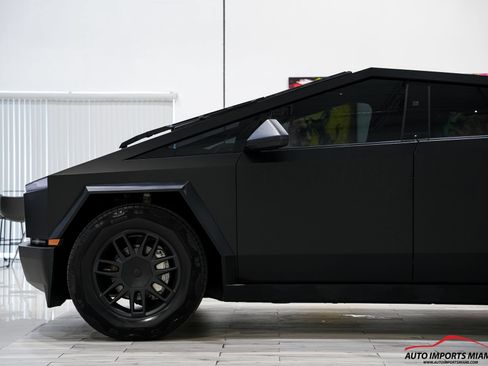 Used 2026 Tesla Cybertruck AWD Crew Cab image 14