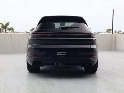 Certified 2024 Porsche Cayenne AWD/4WD image 10