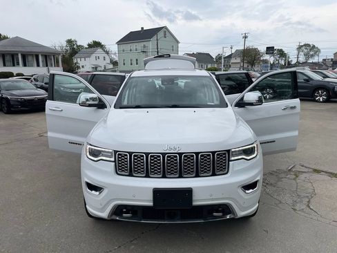 Used 2017 Jeep Grand Cherokee Overland w/ Jeep Active Safety Group AWD/4WD image 30