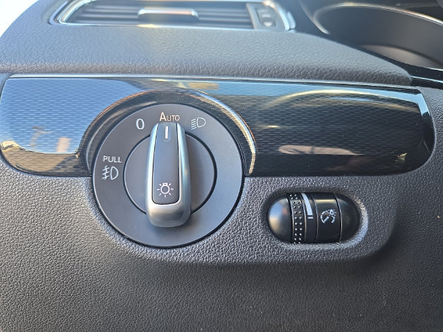 Used 2016 Volkswagen Jetta SEL w/ Lighting Package FWD image 24