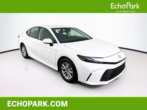 Used 2025 Toyota Camry LE image 1