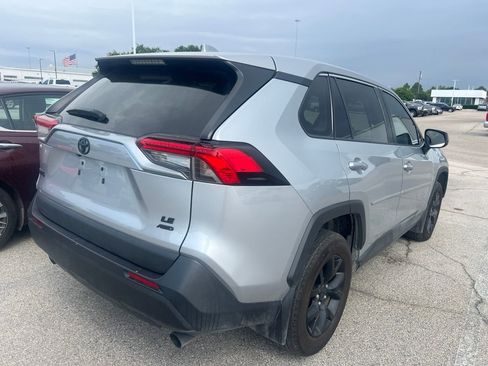 Used 2024 Toyota RAV4 LE AWD/4WD image 4