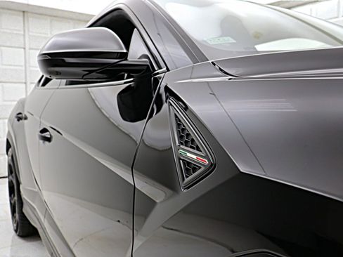 Used 2020 Lamborghini Urus image 17