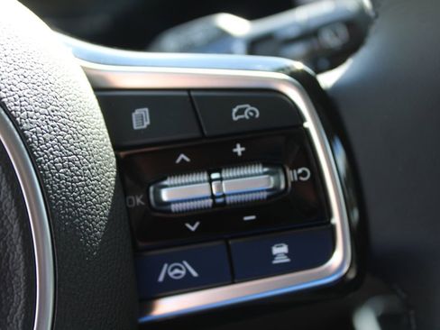 New 2026 Kia Carnival EX FWD image 37