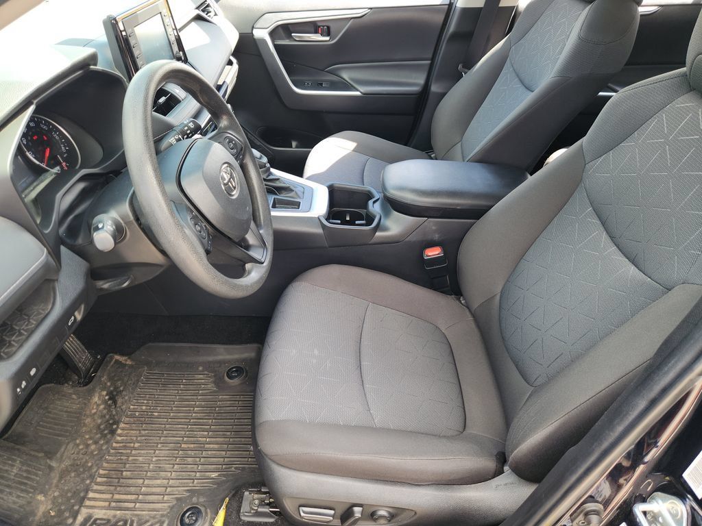 Used 2022 Toyota RAV4 XLE w/ Convenience Package FWD image 12
