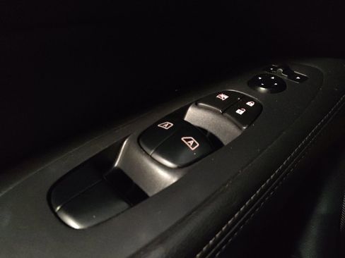 Used 2020 Nissan Pathfinder SL image 27