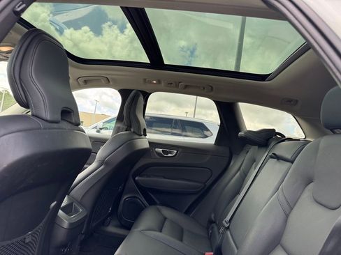 Used 2023 Volvo XC60 B5 Plus image 19