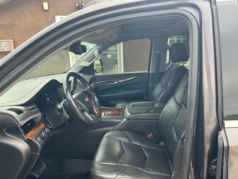 Used 2016 Cadillac Escalade Luxury image 5