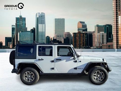 Used 2015 Jeep Wrangler Unlimited Rubicon w/ Connectivity Group image 7