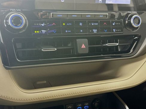 Used 2022 Toyota Highlander Limited FWD image 18
