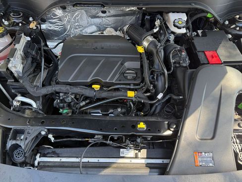 Used 2025 Chevrolet Trax LT w/ LT Convenience Package FWD image 31