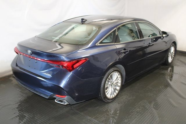Used 2019 Toyota Avalon Limited w/ All Weather Liner Package FWD image 4