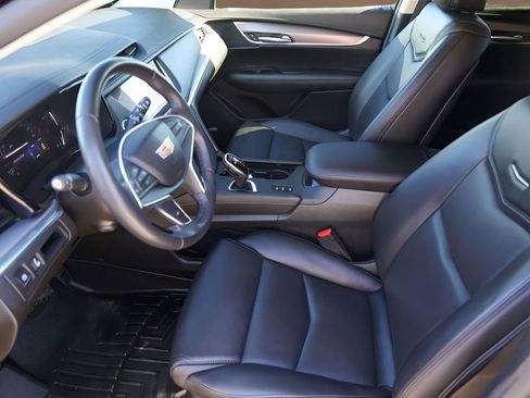 Used 2018 Cadillac XT5 Luxury image 9