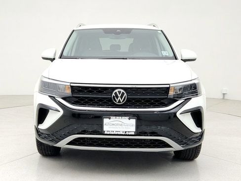Used 2024 Volkswagen Taos SE image 2