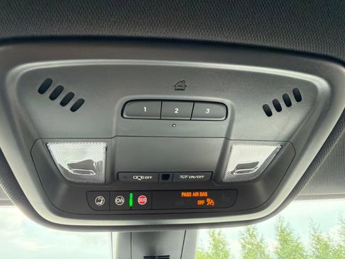 Used 2023 Chevrolet Traverse Premier AWD/4WD image 20