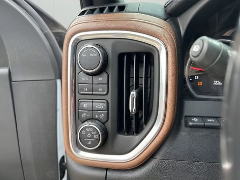 Used 2021 Chevrolet Silverado 2500 High Country w/ Z71 Off-Road Package image 29