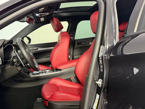 Used 2024 Alfa Romeo Stelvio Veloce image 19