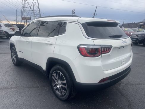 Used 2018 Jeep Compass Latitude image 3