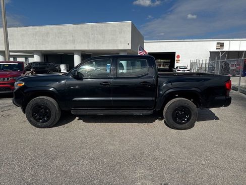 Used 2018 Toyota Tacoma SR image 12