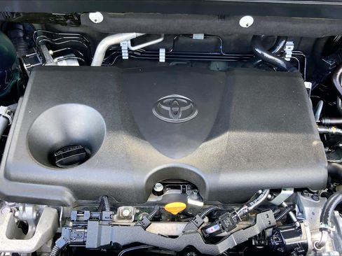 Used 2024 Toyota RAV4 XLE FWD image 32