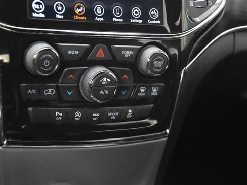 Used 2021 Jeep Grand Cherokee Limited image 38