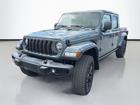 Used 2024 Jeep Gladiator Sport image 7