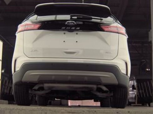 Used 2024 Ford Edge SEL w/ Convenience Package image 7