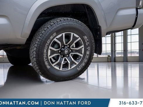 Used 2020 Toyota Tacoma TRD Sport AWD/4WD image 32