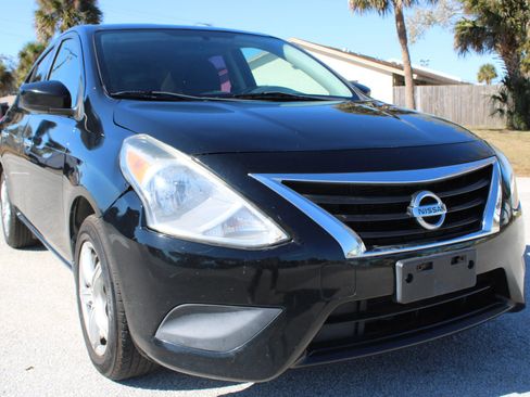 Used 2015 Nissan Versa SV image 8
