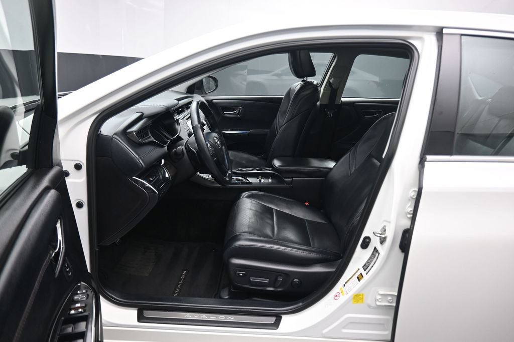 Used 2016 Toyota Avalon Limited w/ Toyota Safety Sense Package FWD image 12