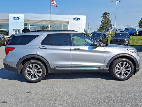 Certified 2023 Ford Explorer XLT w/ Equipment Group 202A AWD/4WD image 7