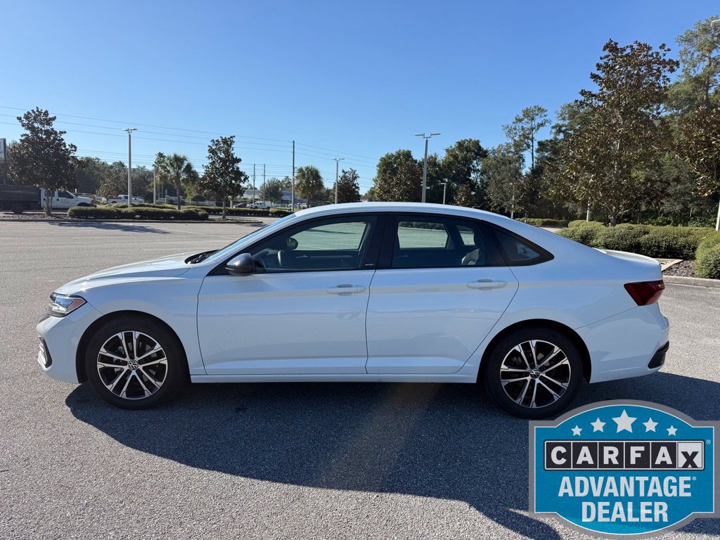 Used 2024 Volkswagen Jetta Sport FWD image 2