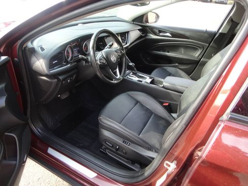 Used 2018 Buick Regal Essence w/ Driver Confidence Package #1 FWD image 7