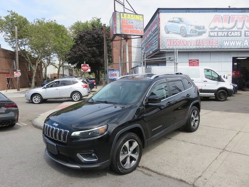 Used 2019 Jeep Cherokee Limited AWD/4WD image 2
