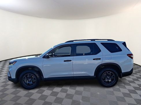 Used 2023 Honda Pilot TrailSport image 4