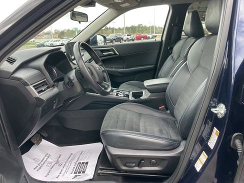 Used 2024 Mitsubishi Outlander SE image 11