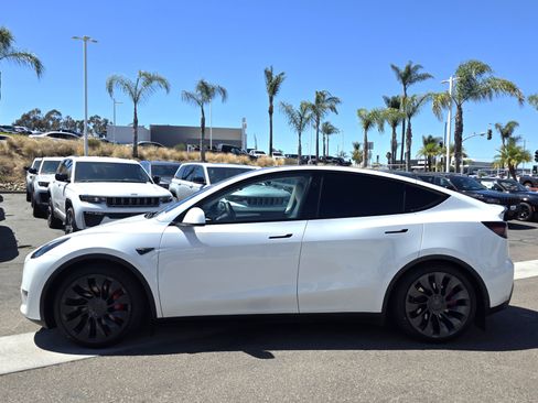 Used 2023 Tesla Model Y Performance AWD/4WD image 2