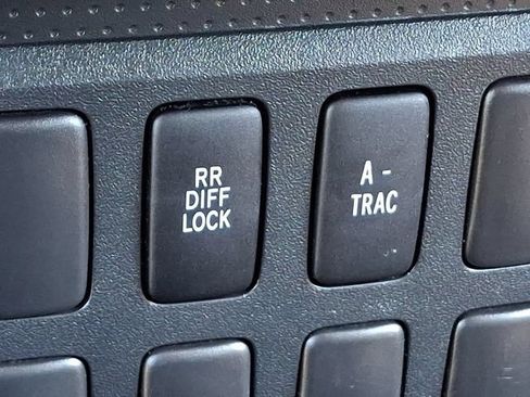 Used 2007 Toyota FJ Cruiser 4WD image 12