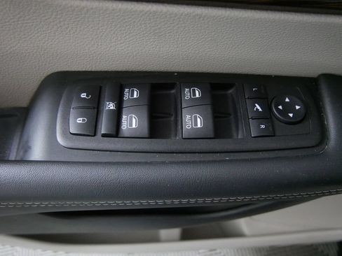 Used 2023 Chrysler Pacifica Limited w/ Uconnect Theater Family Group AWD/4WD image 17