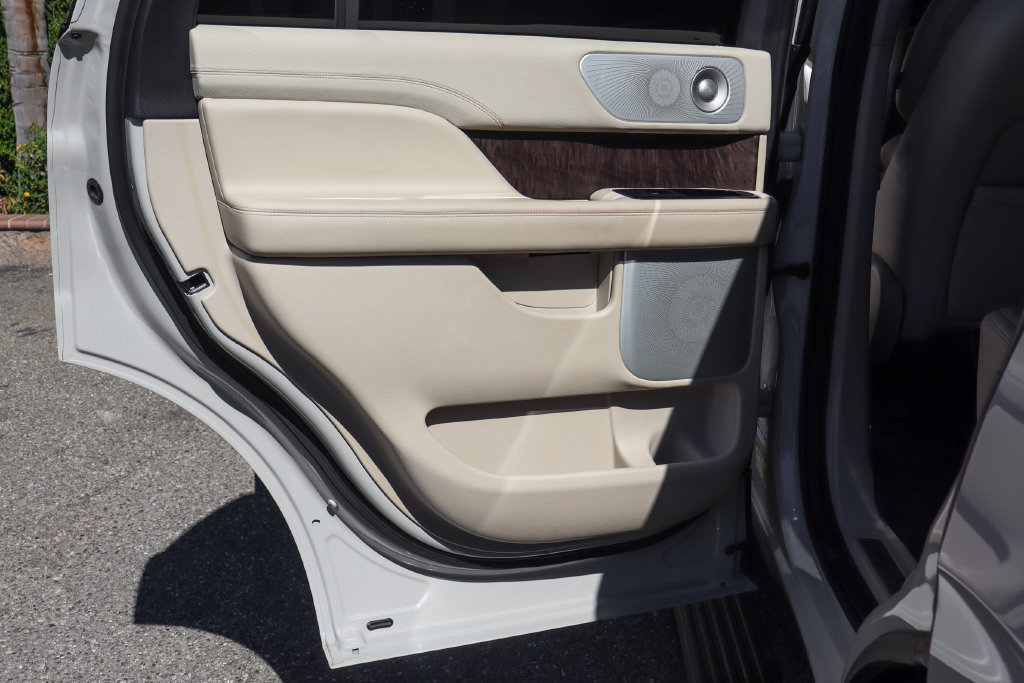 Used 2021 Lincoln Navigator Reserve AWD/4WD image 40