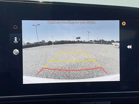 Used 2025 Hyundai Elantra SEL FWD image 16