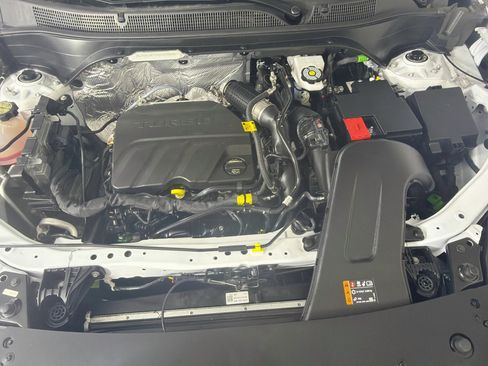 Used 2025 Chevrolet Trax LT w/ LT Convenience Package FWD image 31
