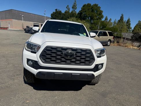 Used 2021 Toyota Tacoma TRD Off-Road w/ Technology Package AWD/4WD image 8