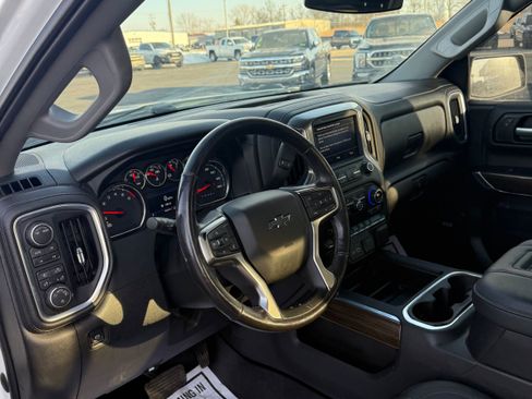 Used 2021 Chevrolet Silverado 1500 LT Trail Boss w/ Convenience Package II AWD/4WD image 15